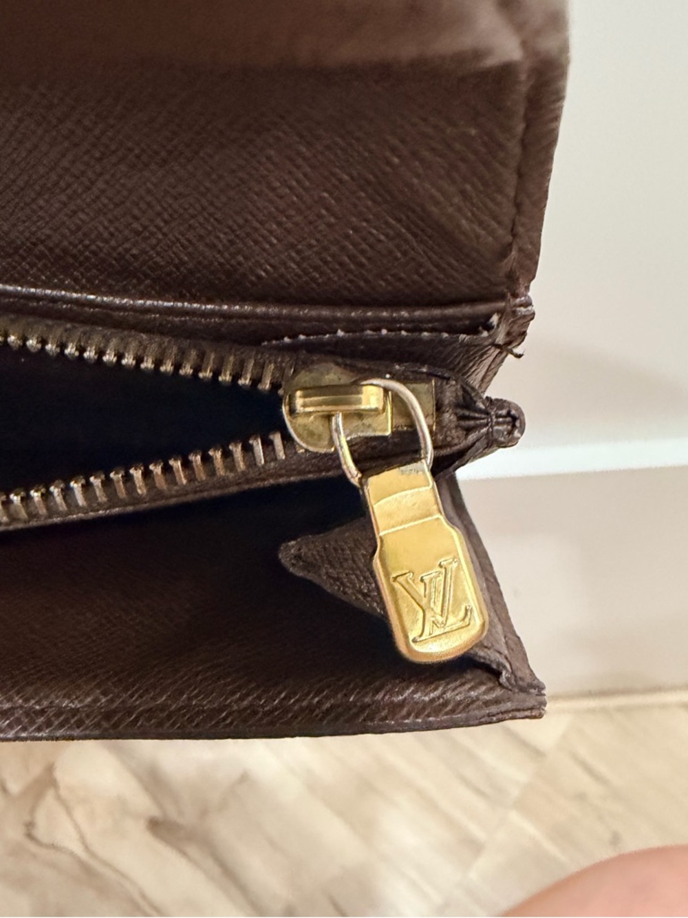LV Damier Ebene Sarah Wallet, Bag Strap, Stellar Times EDP, Dust Bag✨ & COA!! - Picture 17 of 17